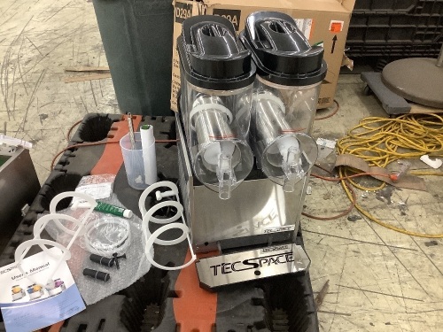 TECSPACE 110V 2 Tank 30L Commercial Slushy Machine. Does Not Get Cold - Lot 486