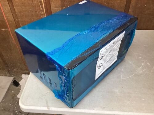 GE 1.1 cu. ft. Countertop Microwave in Stainless Steel  - Lot 596