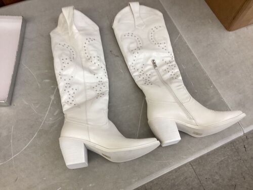 Wetkiss Women's Studded Western Boots with Zipper, Size 8.5 - Lot 602