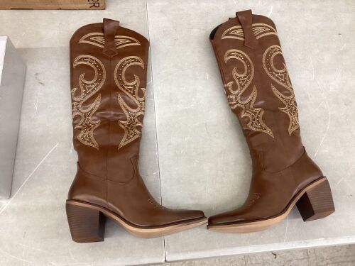 Wetkiss Women's Western Boots, Size 7.5  - Lot 606