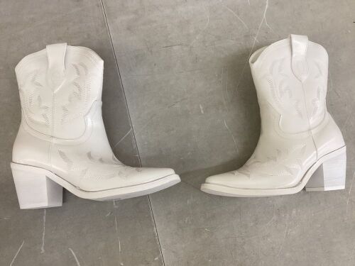 Wetkiss Women's Western Boots, Size 8.5  - Lot 615