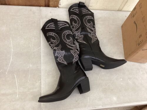 Wetkiss Women's Western Boots, Size 11 - Lot 616