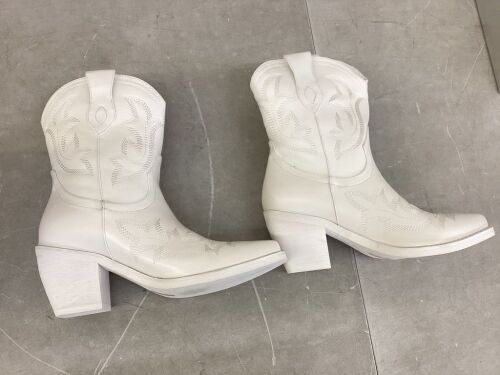 Wetkiss Western Ankle Boots, Size 7.5 - Lot 617