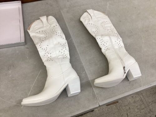 Wetkiss Women's Western Boots, Size 7.5 - Lot 618