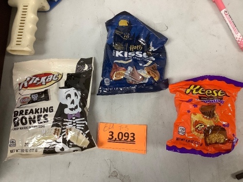Box of Assorted Halloween Candy 45CT - Lot 3093