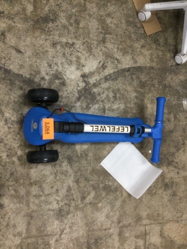 LEFELWEL Kid Scooter - Lot 3064