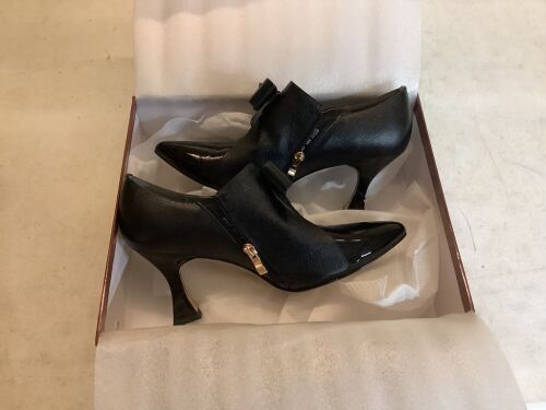 Pointed Toe High Heel Pumps with Side Zipper, Size 8.5  - Lot 711