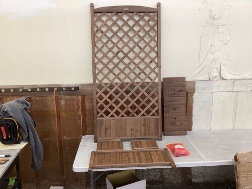 Wood Planter Box & Lattice Trellis w/ Drainage, Optional Wheels - 60in  - Lot 544