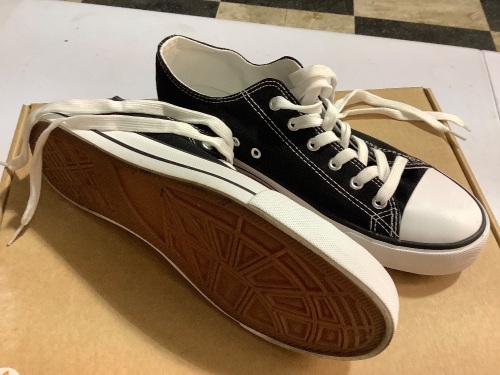 9.5/44 Black and White Shoes - Lot 278