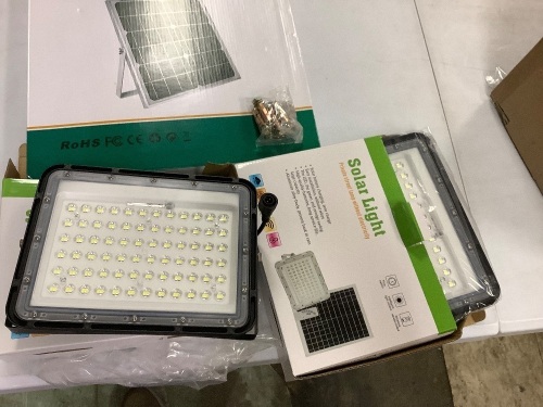 Solar Flood Light - Lot 50
