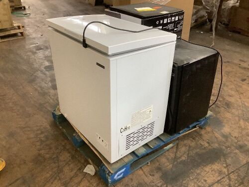 Lot of (2) Magic Chef Mini Fridges & (1) Frigidaire Chest Freezer - For Parts or Repair  - Lot 511