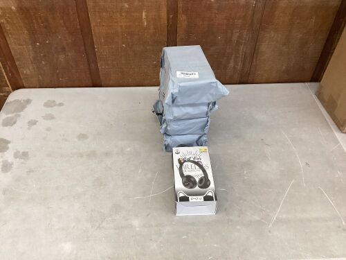 Lot of (5) Cat Ear Wireless Headphones - Lot 600