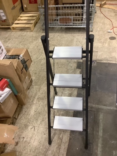 step-ladder - Lot 240