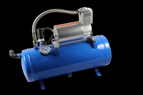 JDMSPEED DC 12V 150PSI AIR COMPRESSOR WITH 6 LITER TANK FOR TRAIN HORNS MOTORHOME TIRES - Lot 475
