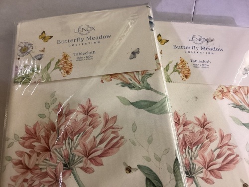 Lenox Butterfly meadow collection tablecloth 60X120 inch 2 set - Lot 496