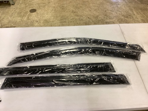 Vent Visor side window deflector 104X17X4.5CM - Lot 120