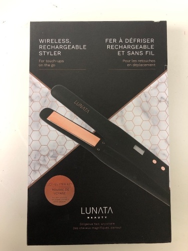 Lunata Jet Setter Kit w/ Cordles Flat Iron, Appears New, Works, Sold as is - Lot 68