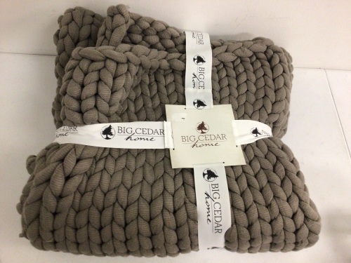 Chunky Knit Throw, E-Commerce Return, Sold as is - Lot 125