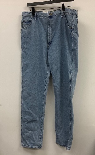 Mens Roughneck Traditional Fit Jeans, 42/36, Appears New - Lot 220