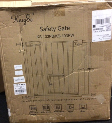 Safety Gate w/ Pet Door, Appears New, Sold as is - Lot 441