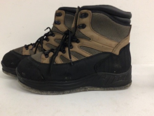 Mens Felt Bottom Boots, 10M, E-Commerce Return, Sold as is - Lot 445