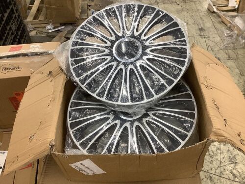 Set of 4 Hub Caps for 14" Wheels  - Lot 594