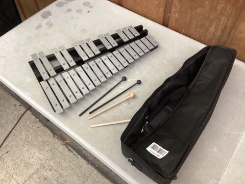 30 Note Foldable Glockenspiel Xylophone with 4 Mallets & Carrying Case - Lot 686