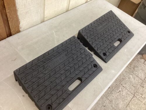Set of 2 Rubber Threshold Ramps  - Lot 404