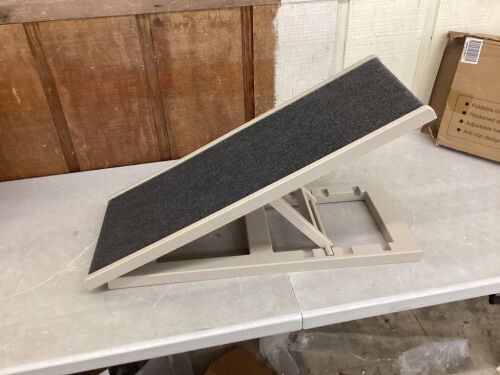 Gliard Folding Dog Ramp  - Lot 538