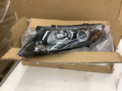 Left Side Headlight for 2011-2013 Kia Optima  - Lot 519