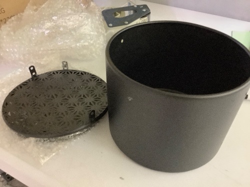 Big Flower Pot Stand Blackk 3 in a box - Lot 113