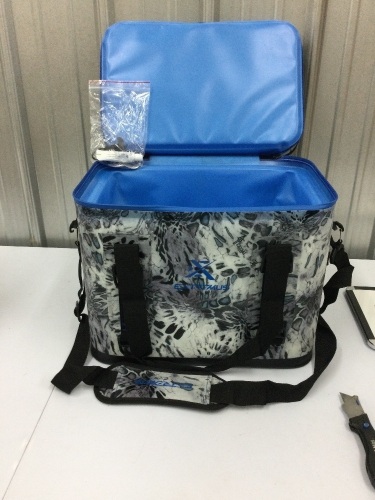 Cooler Bag(30 Cans, Silver Mist and Blue) - Lot 867