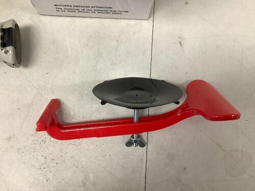 UNIVERSAL VACUUM CLAMP - Lot 4474