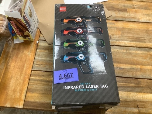 Set of 4 Infrared Laser Tag Blasters & Vests  - Lot 4667