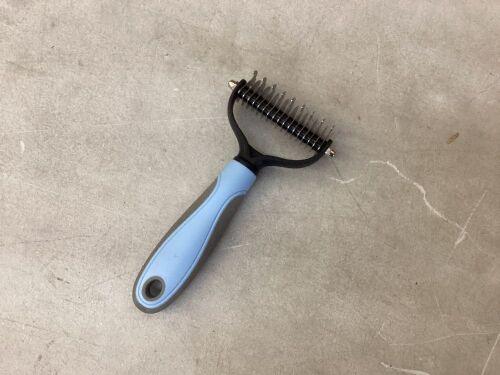 Lot of (31) Pet Grooming Tool  - Lot 591