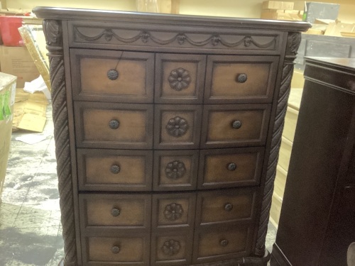5 Drawer Chest dresser - Lot 363