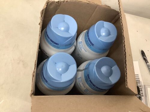 Box of Downy Light Ocean Mist Scent Boosters 4 Bottles - Lot 4710