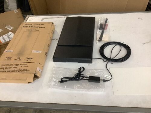 Indoor/Outdoor HDTV Antenna - Lot 615