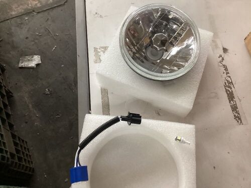 Lot of (4) Headlights - Lot 183