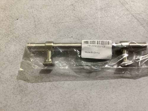 Lot of 30+ cabinet pulls - Lot 185