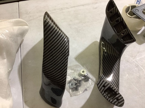 Mottorcycle carbon fiber aerodynamic spoiler - Lot 199