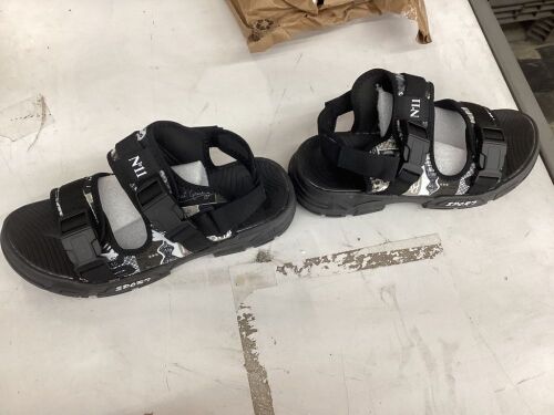 Sandals, Size 10  - Lot 649
