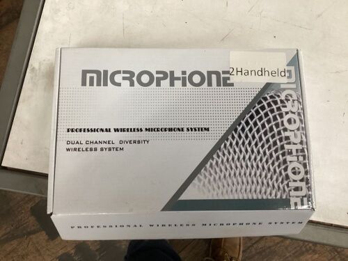 Professional Wireless Microphone System - Lot 665