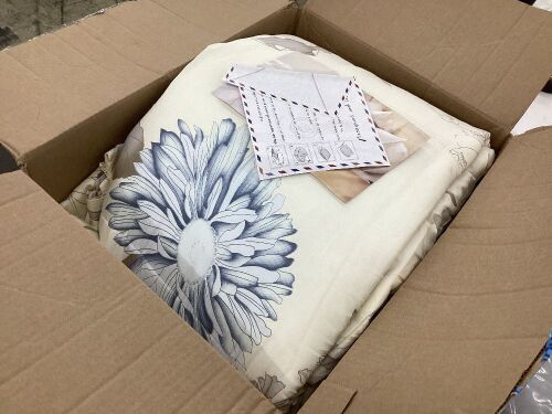 Joyreap 7 Piece Bedding Set, Queen - Lot 171