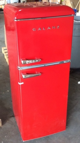 Galanz Retro Mini Fridge, Adjustable Mechanical Thermostat with True Freezer, 4.6 Cu.Ft  - Lot 505