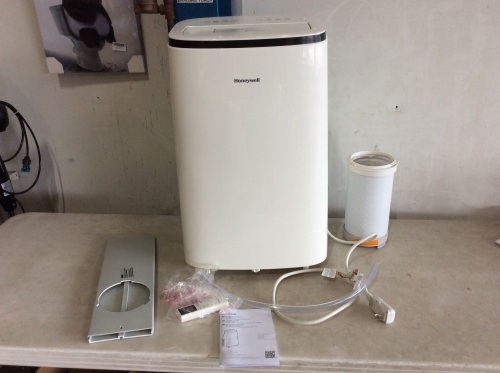 Honeywell 14,000 BTU Portable Air Conditioner with Dehumidifier & Fan - Lot 181
