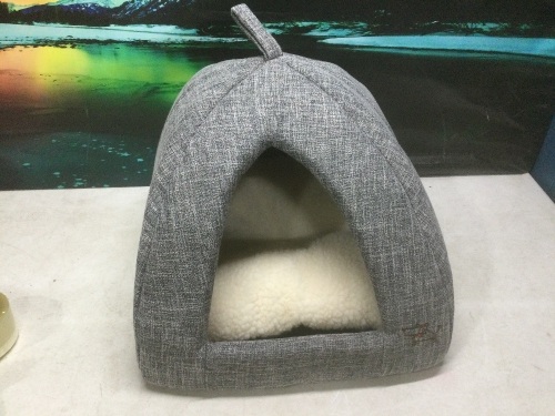 Small Pet Bed  - Lot 553