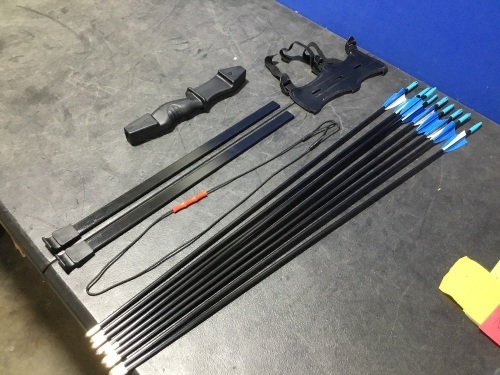 D&Q Archery Bow and Arrow Set  - Lot 1041