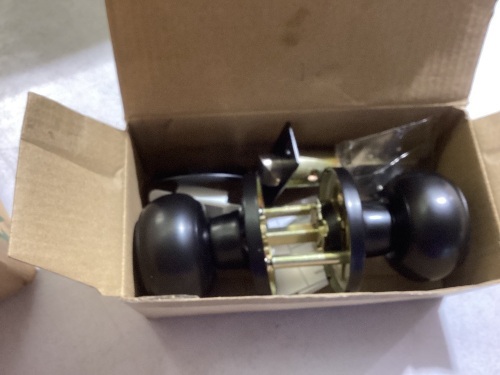 Lot of 6 doorknobs  - Lot 151