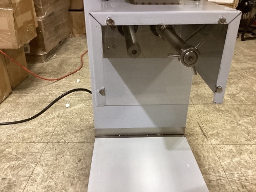 qe meat cutting machine 110v/60hz - Lot 189